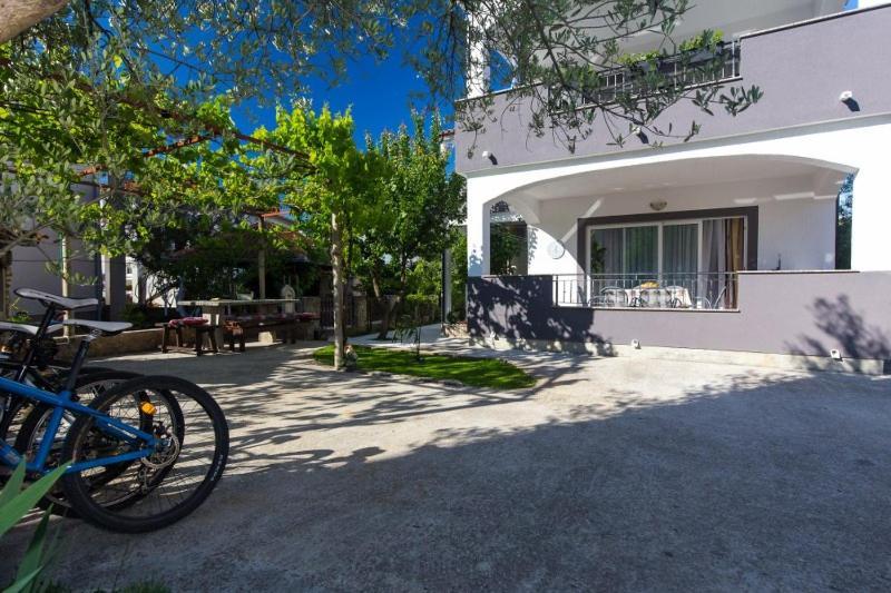 Apartments Hajl Krk Town Exterior photo