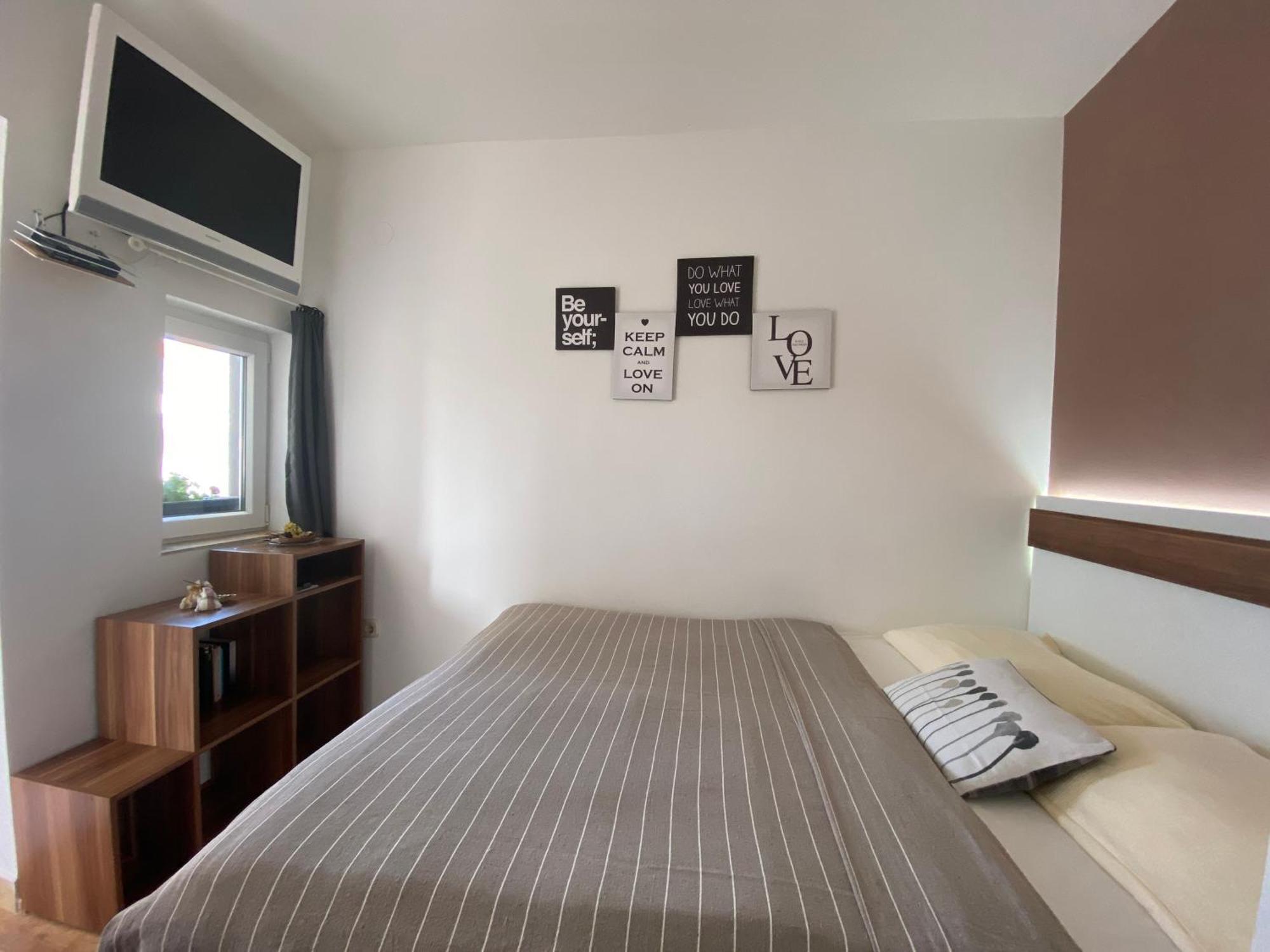 Apartments Hajl Krk Town Exterior photo