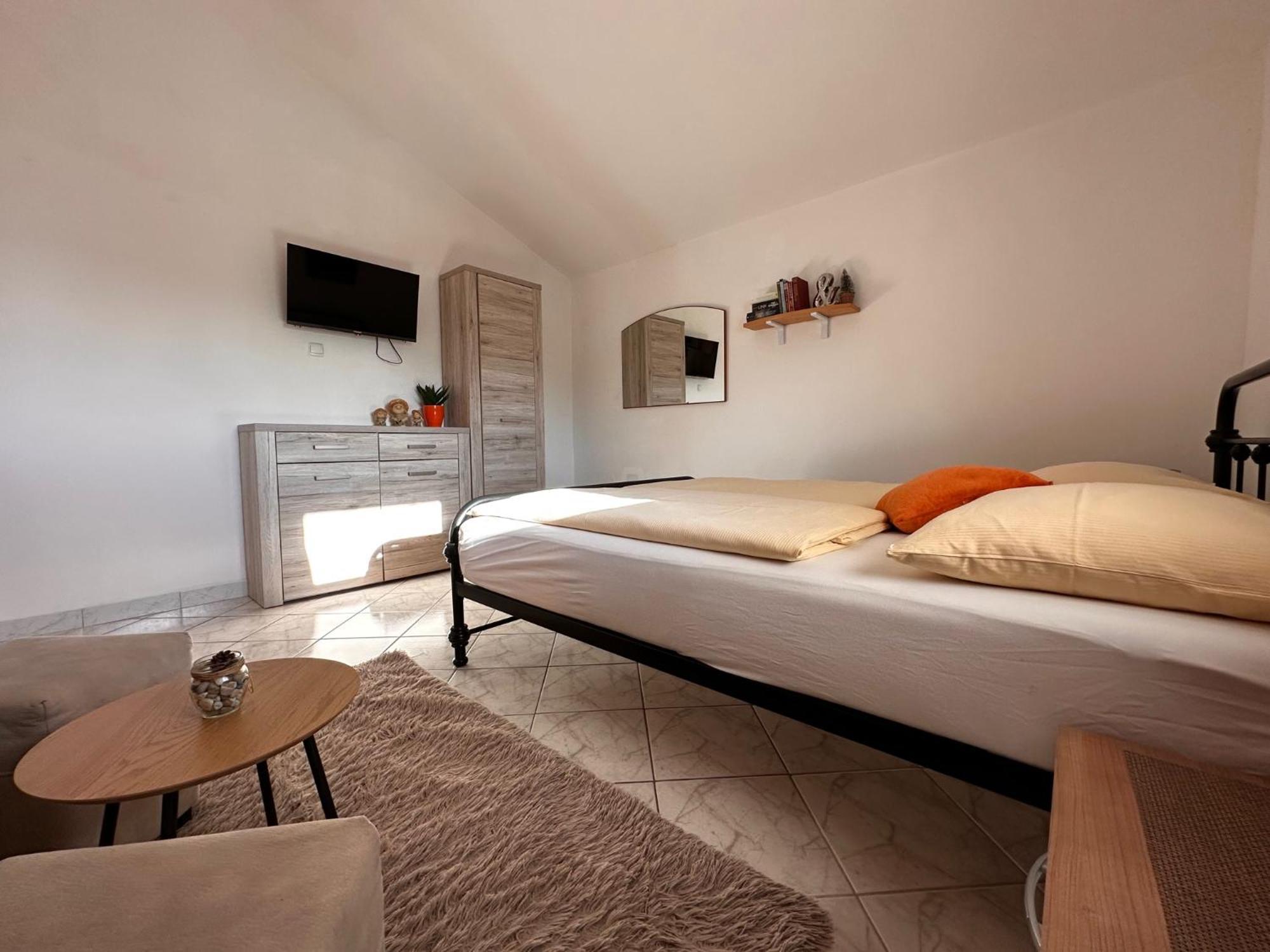Apartments Hajl Krk Town Exterior photo