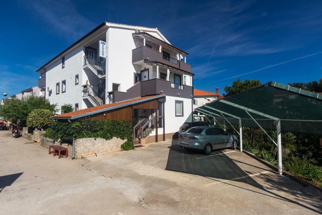Apartments Hajl Krk Town Exterior photo